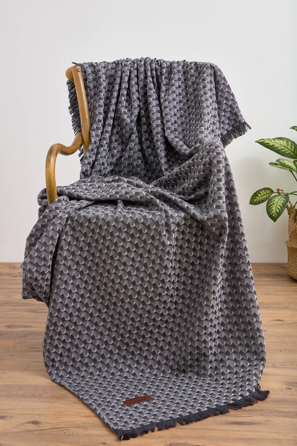 Nest & Peace Collection - Oud Shadow Throw