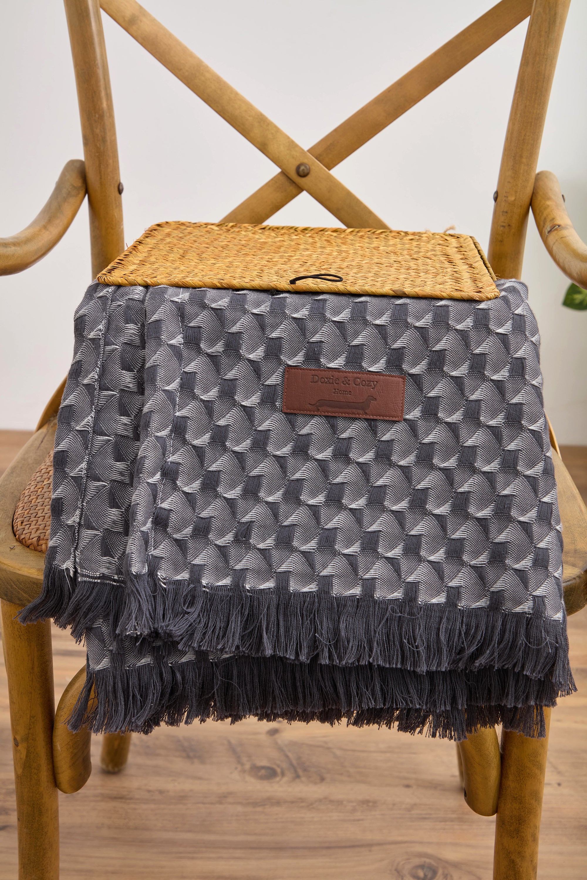 Nest & Peace Collection - Oud Shadow Throw