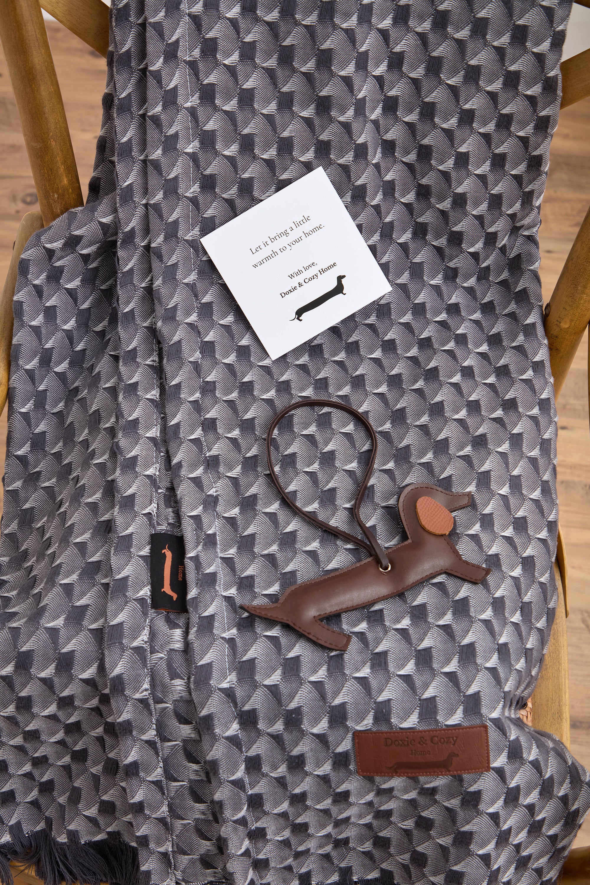 Nest & Peace Collection - Oud Shadow Throw