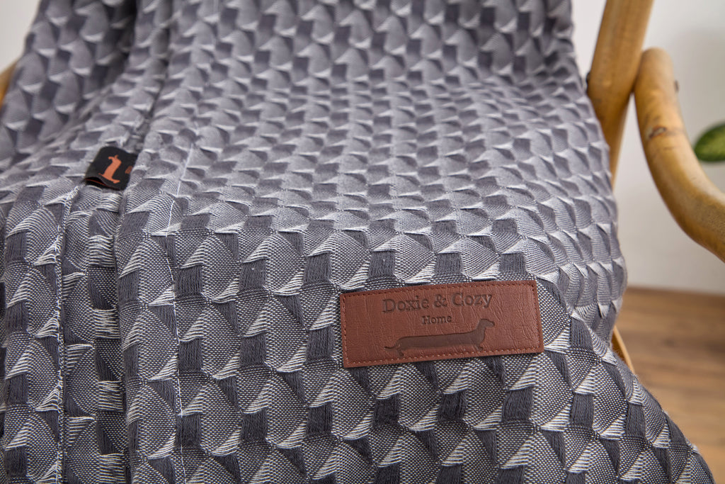 Nest & Peace Collection - Oud Shadow Throw